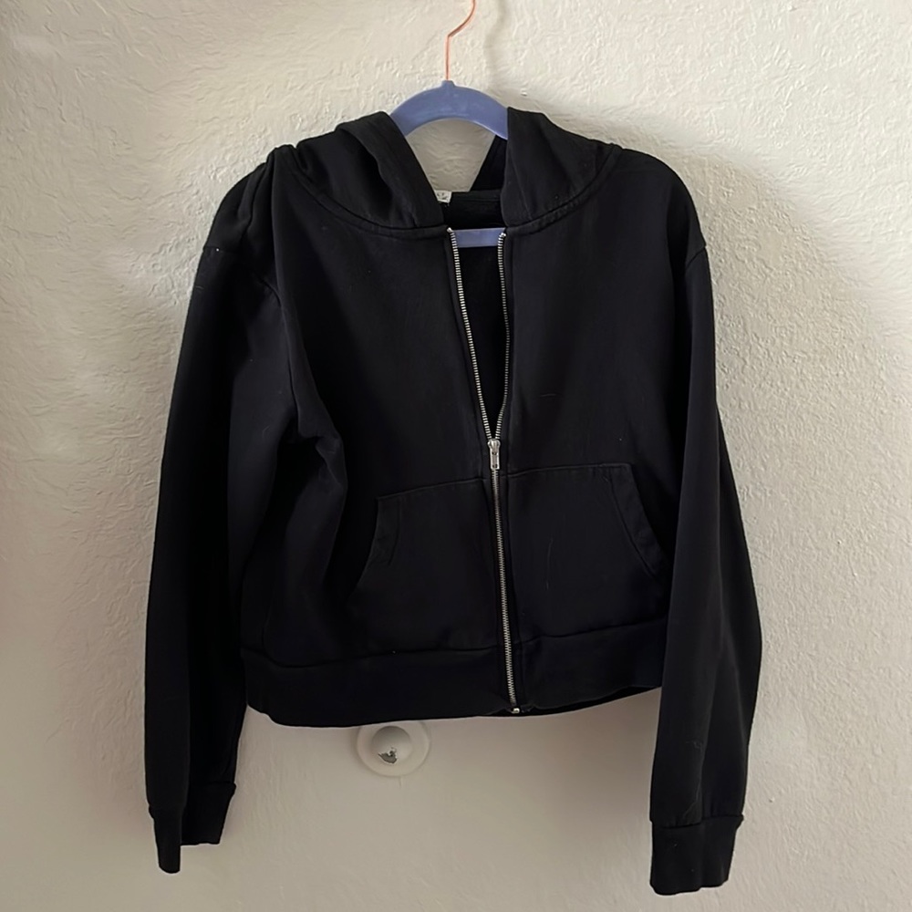 Selling a child extra large black cropped zip up hoodie from Tillys